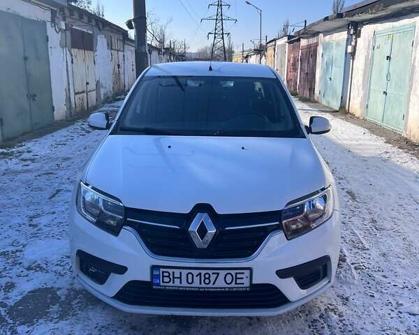 Белый Рено Логан, объемом двигателя 0.9 л и пробегом 83 тыс. км за 7800 $, фото 1 на Automoto.ua