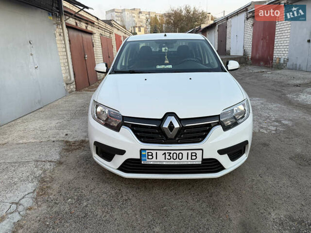 Белый Рено Логан, объемом двигателя 1 л и пробегом 137 тыс. км за 7999 $, фото 1 на Automoto.ua