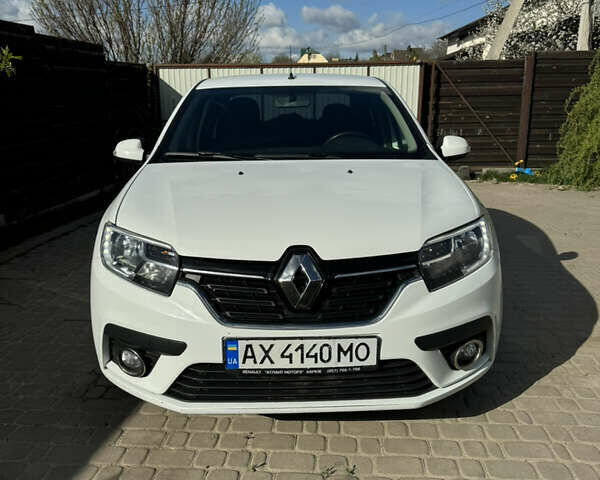Белый Рено Логан, объемом двигателя 1.5 л и пробегом 145 тыс. км за 11200 $, фото 1 на Automoto.ua