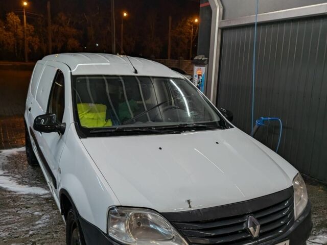 Белый Рено Логан, объемом двигателя 1.5 л и пробегом 320 тыс. км за 3722 $, фото 1 на Automoto.ua