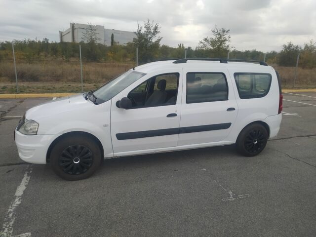 Белый Рено Логан, объемом двигателя 1.5 л и пробегом 247 тыс. км за 4000 $, фото 1 на Automoto.ua