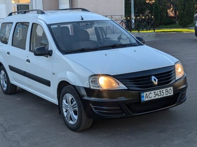 Белый Рено Логан, объемом двигателя 1.6 л и пробегом 500 тыс. км за 4200 $, фото 1 на Automoto.ua