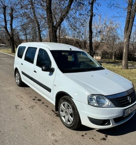 Белый Рено Логан, объемом двигателя 1.6 л и пробегом 135 тыс. км за 5500 $, фото 1 на Automoto.ua