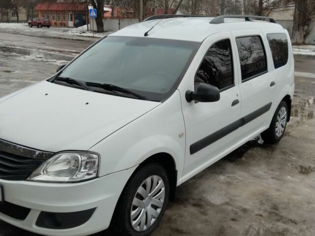 Білий Рено Логан, об'ємом двигуна 1.6 л та пробігом 227 тис. км за 5600 $, фото 1 на Automoto.ua