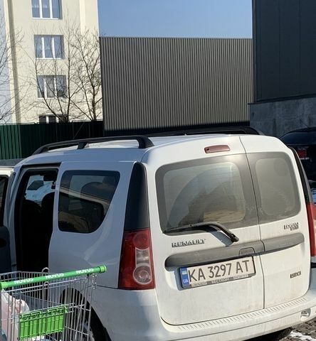 Белый Рено Логан, объемом двигателя 1.5 л и пробегом 300 тыс. км за 5100 $, фото 1 на Automoto.ua