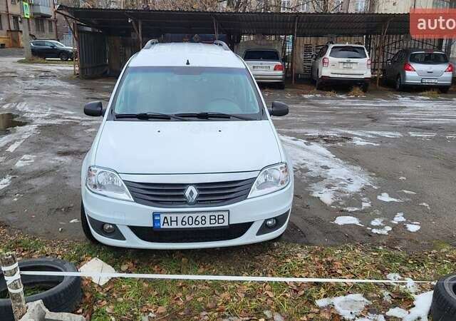 Белый Рено Логан, объемом двигателя 1.6 л и пробегом 300 тыс. км за 4950 $, фото 1 на Automoto.ua