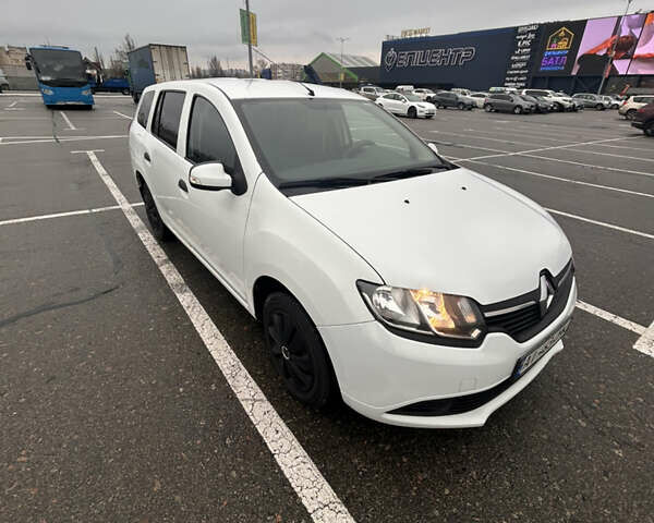 Белый Рено Логан, объемом двигателя 1.5 л и пробегом 238 тыс. км за 6400 $, фото 1 на Automoto.ua