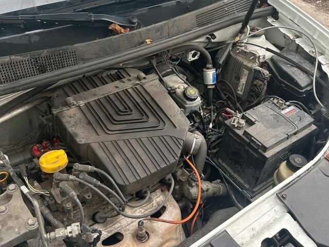 Білий Рено Логан, об'ємом двигуна 1.6 л та пробігом 206 тис. км за 4400 $, фото 1 на Automoto.ua