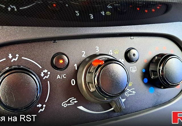 Белый Рено Логан, объемом двигателя 1.5 л и пробегом 93 тыс. км за 8800 $, фото 1 на Automoto.ua