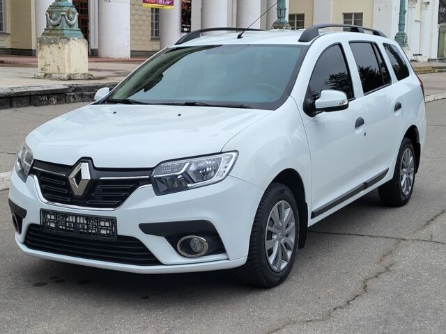 Білий Рено Логан, об'ємом двигуна 1.5 л та пробігом 63 тис. км за 10800 $, фото 1 на Automoto.ua