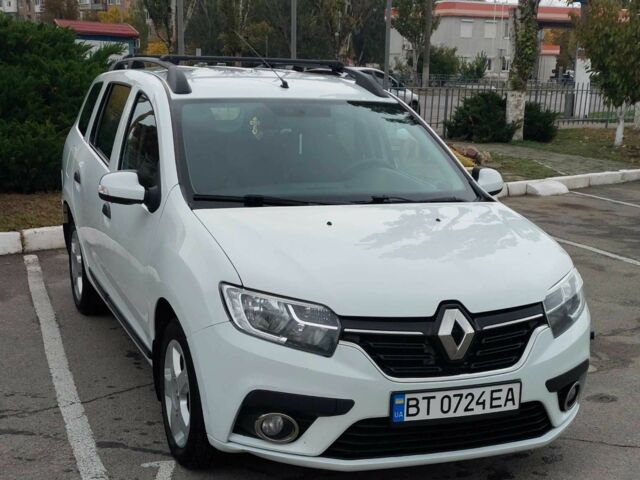 Белый Рено Логан, объемом двигателя 1.5 л и пробегом 75 тыс. км за 9999 $, фото 1 на Automoto.ua