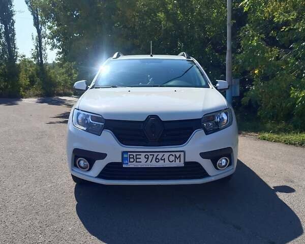 Белый Рено Логан, объемом двигателя 0.9 л и пробегом 50 тыс. км за 11000 $, фото 1 на Automoto.ua
