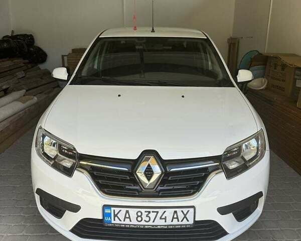 Белый Рено Логан, объемом двигателя 1 л и пробегом 206 тыс. км за 6000 $, фото 1 на Automoto.ua