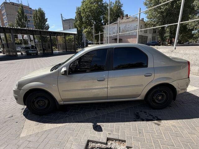 Бежевый Рено Логан, объемом двигателя 1.6 л и пробегом 165 тыс. км за 4498 $, фото 1 на Automoto.ua
