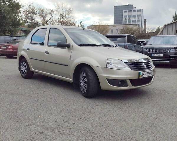 Бежевый Рено Логан, объемом двигателя 1.46 л и пробегом 257 тыс. км за 5000 $, фото 1 на Automoto.ua