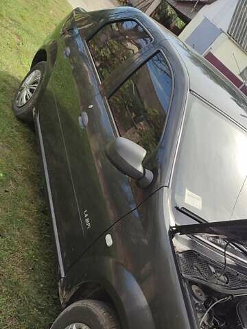 Черный Рено Логан, объемом двигателя 1.4 л и пробегом 154 тыс. км за 4600 $, фото 1 на Automoto.ua