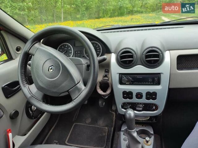 Красный Рено Логан, объемом двигателя 1.39 л и пробегом 177 тыс. км за 4100 $, фото 1 на Automoto.ua