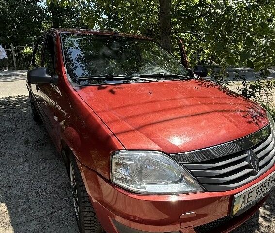 Червоний Рено Логан, об'ємом двигуна 1.4 л та пробігом 130 тис. км за 3594 $, фото 1 на Automoto.ua