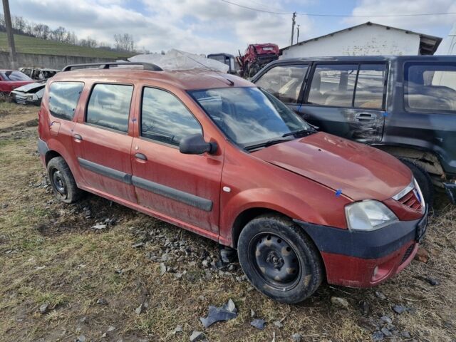 Красный Рено Логан, объемом двигателя 1.6 л и пробегом 276 тыс. км за 1900 $, фото 1 на Automoto.ua