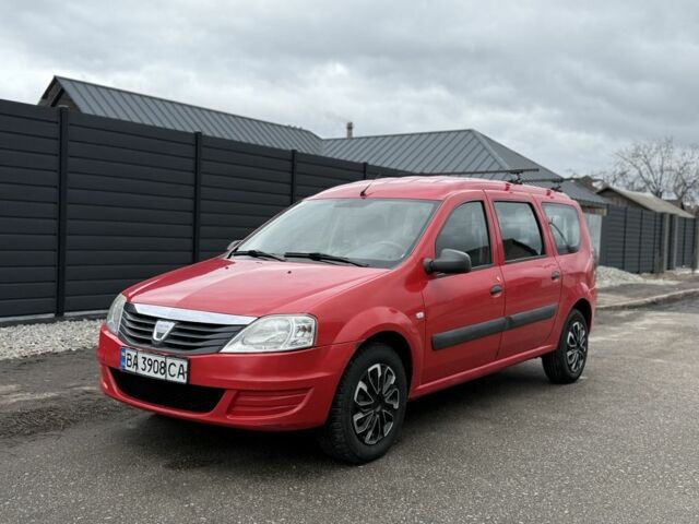 Красный Рено Логан, объемом двигателя 1.4 л и пробегом 216 тыс. км за 4700 $, фото 1 на Automoto.ua