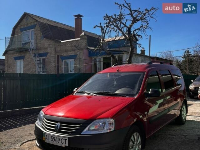 Красный Рено Логан, объемом двигателя 1.6 л и пробегом 51 тыс. км за 6900 $, фото 1 на Automoto.ua