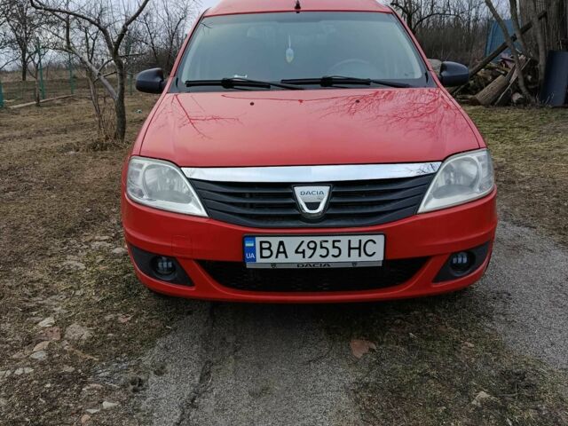 Красный Рено Логан, объемом двигателя 1.6 л и пробегом 219 тыс. км за 5800 $, фото 1 на Automoto.ua