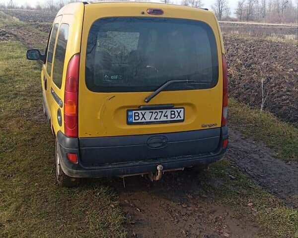 Желтый Рено Логан, объемом двигателя 1.5 л и пробегом 250 тыс. км за 1800 $, фото 1 на Automoto.ua