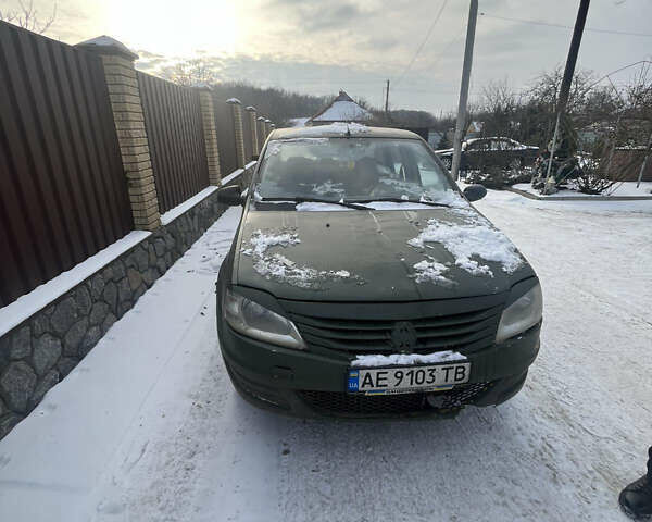 Жовтий Рено Логан, об'ємом двигуна 1.39 л та пробігом 123 тис. км за 1750 $, фото 1 на Automoto.ua