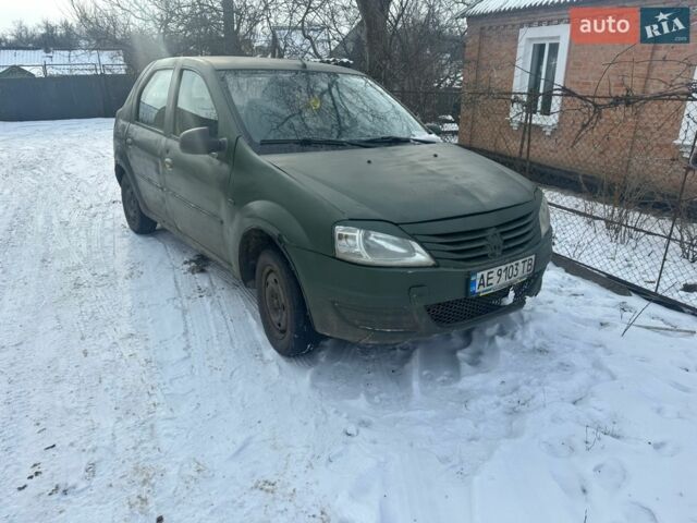 Желтый Рено Логан, объемом двигателя 1.39 л и пробегом 300 тыс. км за 880 $, фото 1 на Automoto.ua