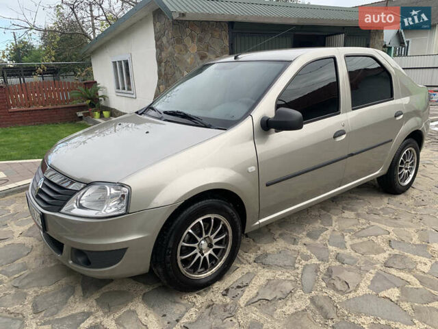 Серый Рено Логан, объемом двигателя 1.46 л и пробегом 142 тыс. км за 4900 $, фото 1 на Automoto.ua