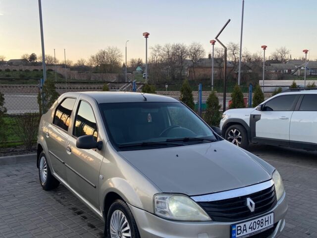 Серый Рено Логан, объемом двигателя 1.6 л и пробегом 300 тыс. км за 3800 $, фото 1 на Automoto.ua