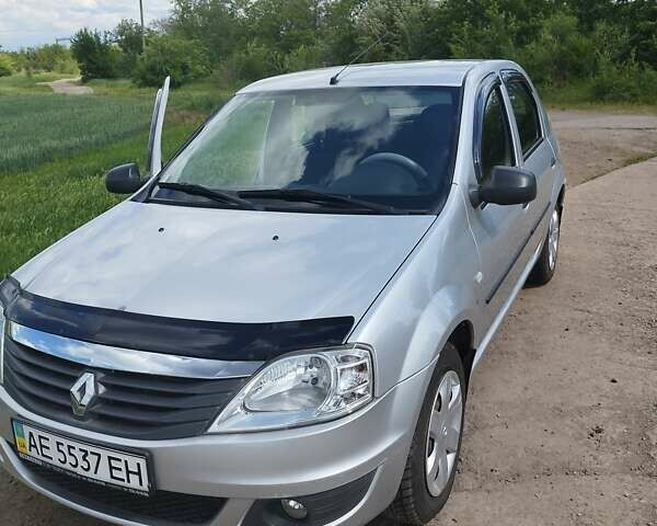 Серый Рено Логан, объемом двигателя 1.39 л и пробегом 82 тыс. км за 6500 $, фото 1 на Automoto.ua