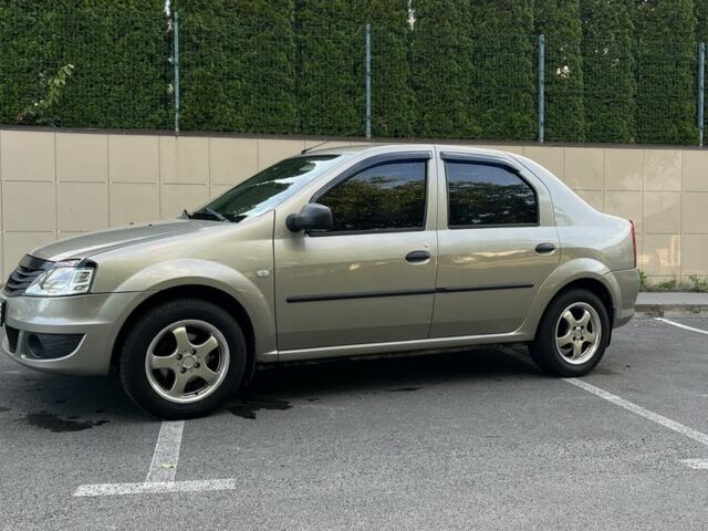 Серый Рено Логан, объемом двигателя 1.6 л и пробегом 182 тыс. км за 5550 $, фото 1 на Automoto.ua