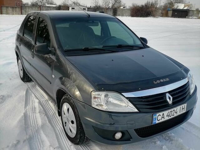 Серый Рено Логан, объемом двигателя 1.4 л и пробегом 200 тыс. км за 3500 $, фото 1 на Automoto.ua