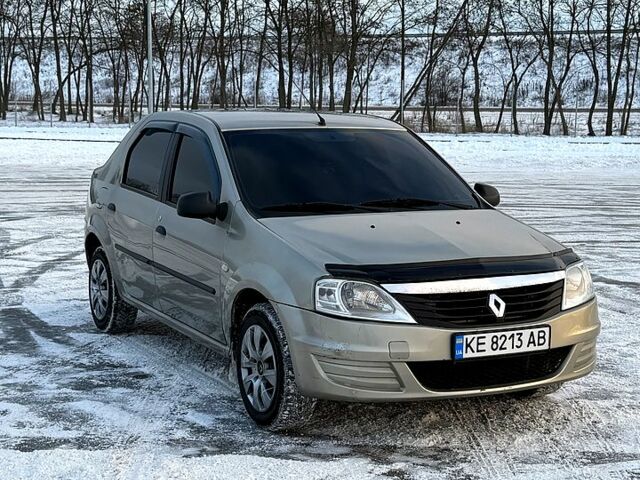Серый Рено Логан, объемом двигателя 1.4 л и пробегом 19300 тыс. км за 3999 $, фото 1 на Automoto.ua