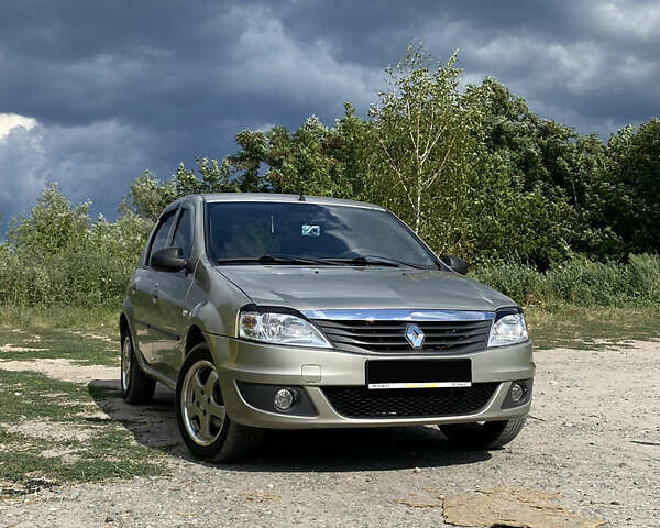 Сірий Рено Логан, об'ємом двигуна 1.6 л та пробігом 181 тис. км за 5750 $, фото 1 на Automoto.ua