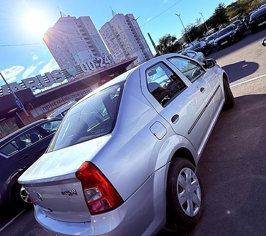 Серый Рено Логан, объемом двигателя 1.4 л и пробегом 91 тыс. км за 4100 $, фото 1 на Automoto.ua