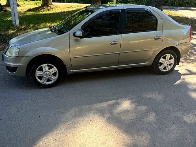 Сірий Рено Логан, об'ємом двигуна 1.6 л та пробігом 196 тис. км за 4100 $, фото 1 на Automoto.ua