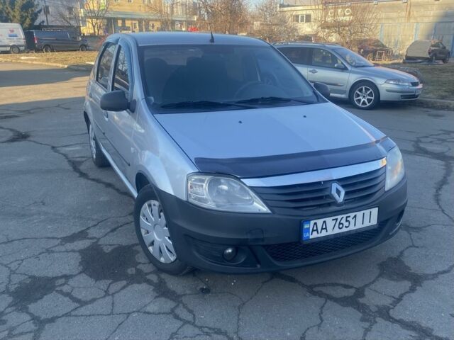 Серый Рено Логан, объемом двигателя 1.4 л и пробегом 190 тыс. км за 3200 $, фото 1 на Automoto.ua