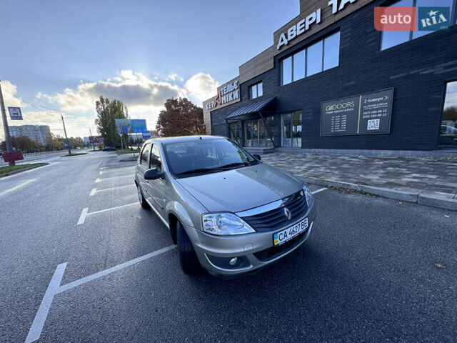 Рено Логан 2011 в Черкассах на Automoto.ua Серый Рено Логан, объемом двигателя 1.39 л и пробегом 97 тыс. км за 5800 $, фото 1 на Automoto.ua