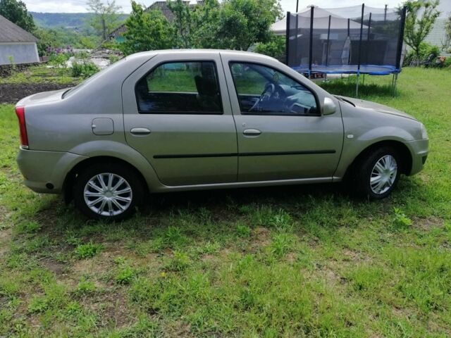 Сірий Рено Логан, об'ємом двигуна 1.6 л та пробігом 203 тис. км за 3200 $, фото 1 на Automoto.ua