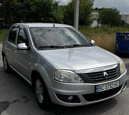 Серый Рено Логан, объемом двигателя 1.6 л и пробегом 368 тыс. км за 3550 $, фото 1 на Automoto.ua