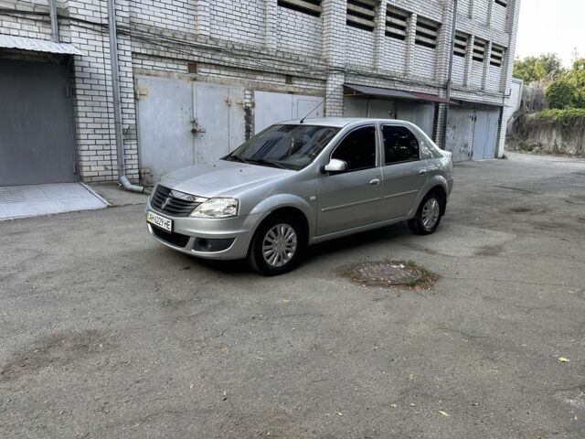 Сірий Рено Логан, об'ємом двигуна 1.6 л та пробігом 218 тис. км за 4400 $, фото 1 на Automoto.ua