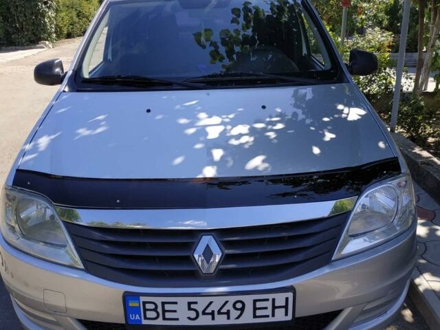 Серый Рено Логан, объемом двигателя 10 л и пробегом 300 тыс. км за 4900 $, фото 1 на Automoto.ua
