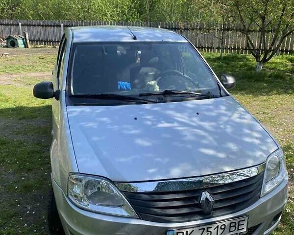 Серый Рено Логан, объемом двигателя 1.6 л и пробегом 119 тыс. км за 4400 $, фото 1 на Automoto.ua