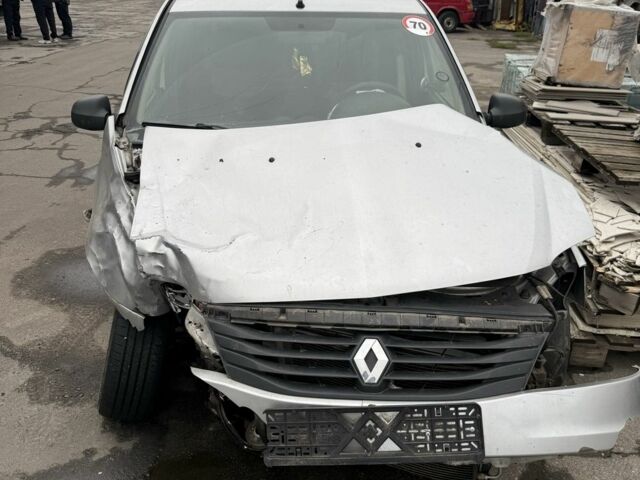 Серый Рено Логан, объемом двигателя 1.5 л и пробегом 119 тыс. км за 1800 $, фото 1 на Automoto.ua