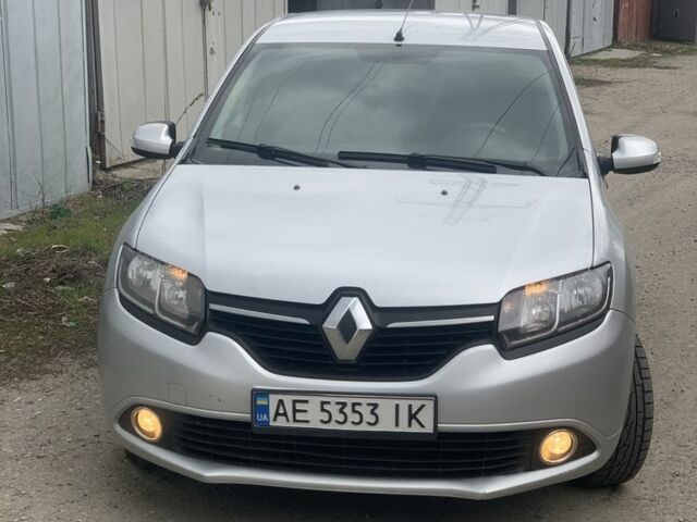Серый Рено Логан, объемом двигателя 1.5 л и пробегом 321 тыс. км за 5600 $, фото 1 на Automoto.ua