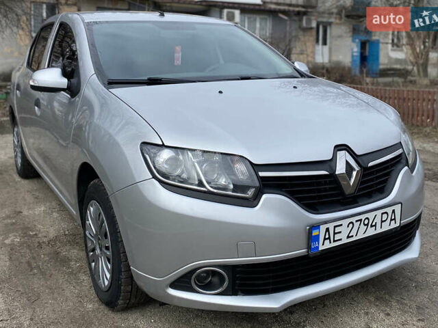 Серый Рено Логан, объемом двигателя 1.5 л и пробегом 270 тыс. км за 7200 $, фото 1 на Automoto.ua