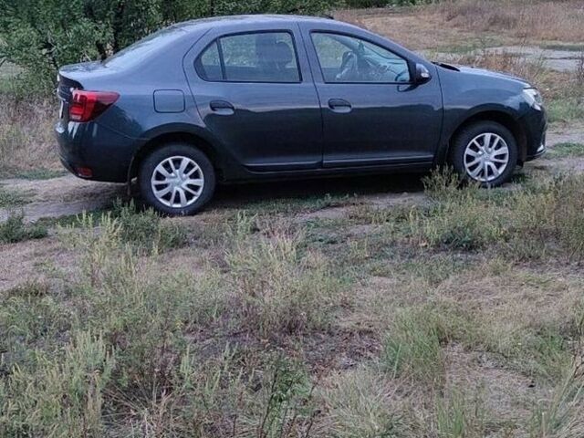 Серый Рено Логан, объемом двигателя 1 л и пробегом 40 тыс. км за 7800 $, фото 1 на Automoto.ua