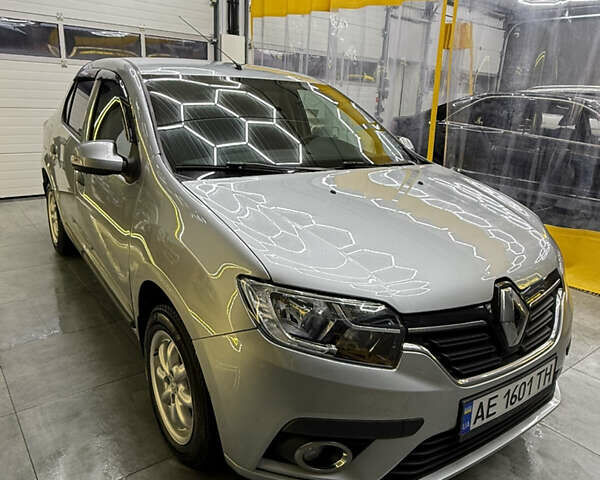 Сірий Рено Логан, об'ємом двигуна 1.46 л та пробігом 79 тис. км за 12000 $, фото 1 на Automoto.ua